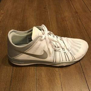 Nike Free TR 6